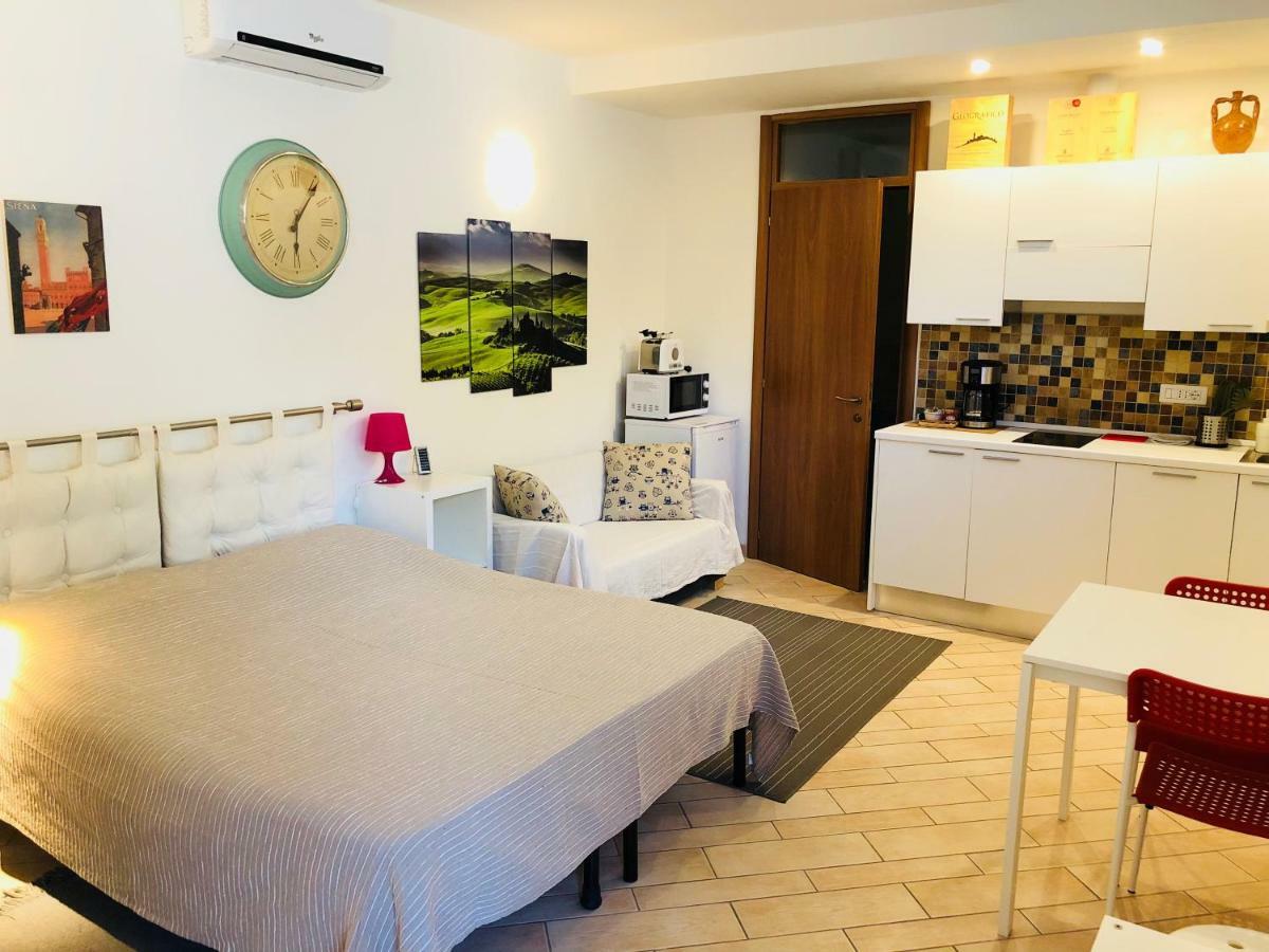La Dolce Vita Studio With Free Private Parking Sienne Extérieur photo